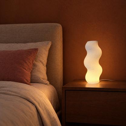 VOBBEL bordslampa i vitt – ombonat sovrum