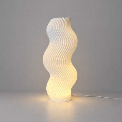 VOBBEL bordslampa i vitt – neutral studiobakgrund